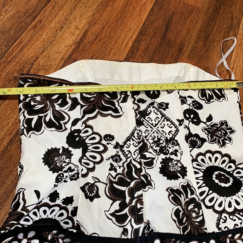 White House Black Market Black and White Floral Strapless Top - Picture 7 of 11
